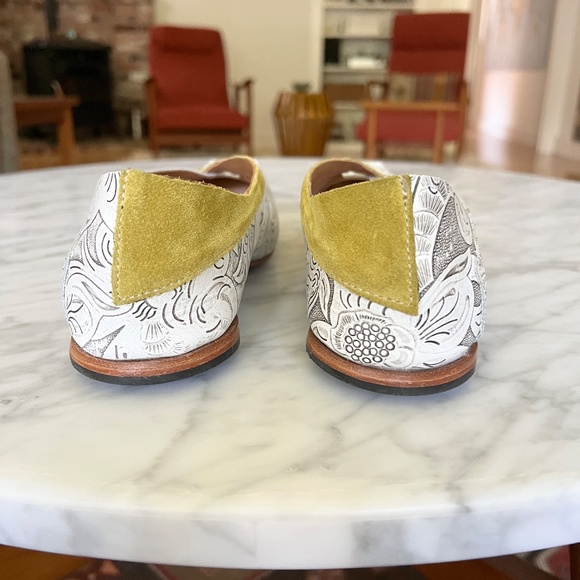 CYDWOQ Floral Embossed Leather Flats Handmade Size 8 - Picture 5 of 6